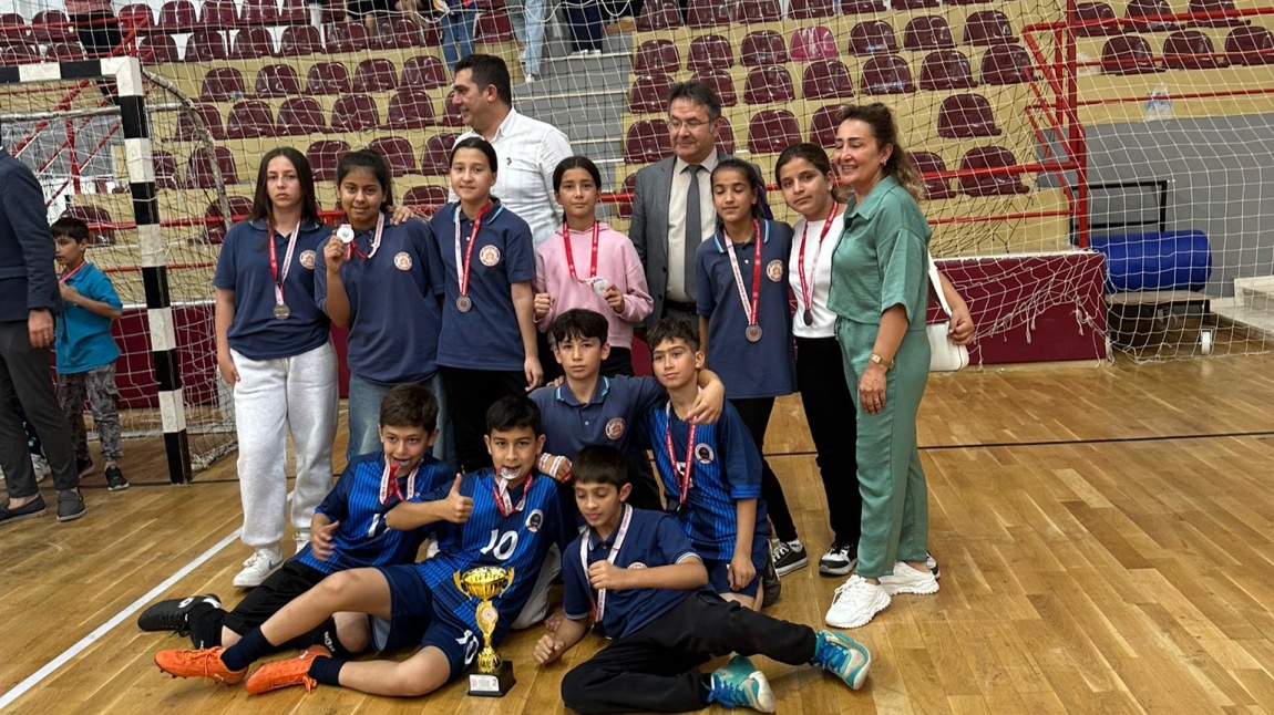 Geleneksel Çocuk Oyunları Yakan Top Turnuvası İlçe 2.liği Okulumuzun