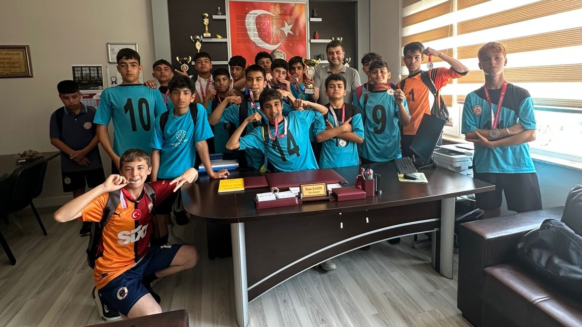 Yıldızlar Futbol Takımımız İlçe 2.si